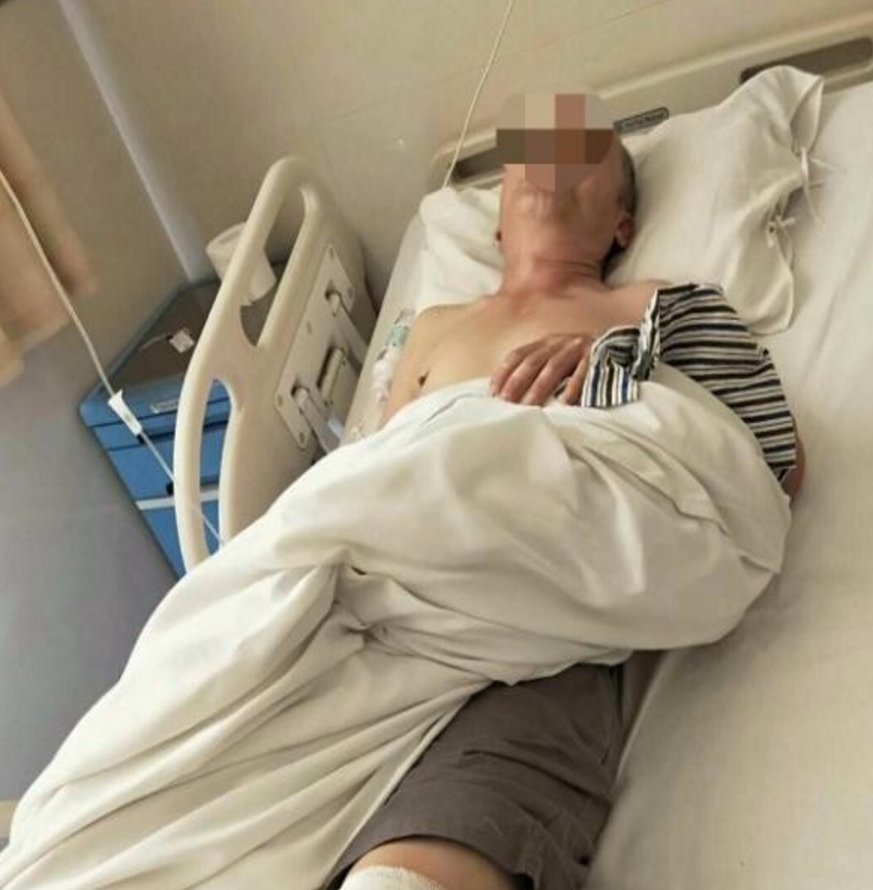 老人公园遛狗中箭弓箭持有者是否找到？