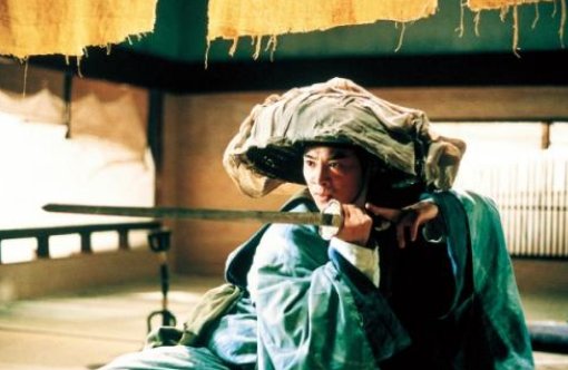 有一部笑傲江湖电影版的电影，里面李连杰饰演的令狐冲，这部电影叫什么名字