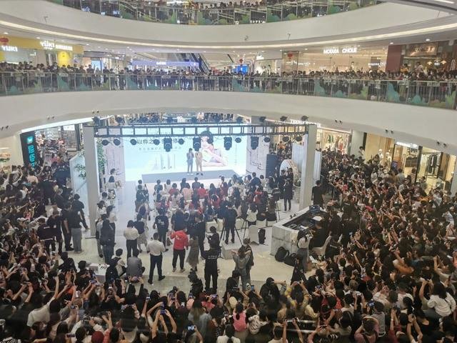 华晨宇火星演唱会，全员只卖站票，这是为什么？