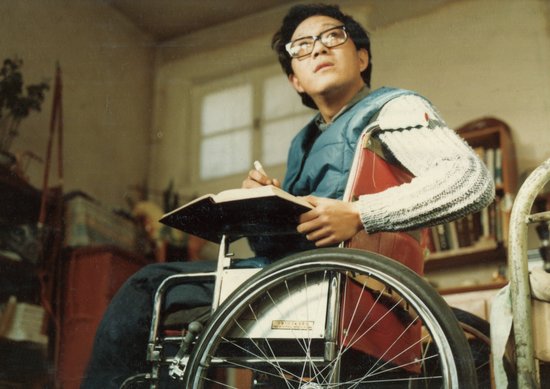 史铁生简介，要50字左右