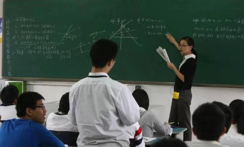 中学老师开分数银行借分凑整，你觉得这种教育理念怎么样？