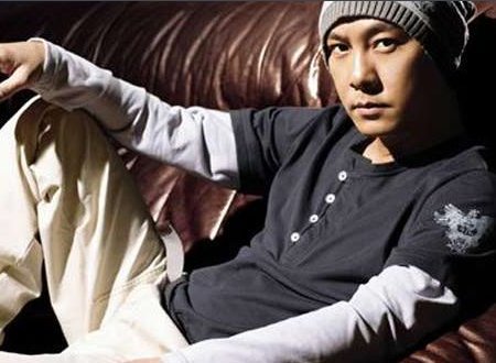 你爱我像谁 歌词