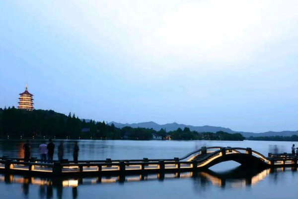 西湖面积是多少呢？