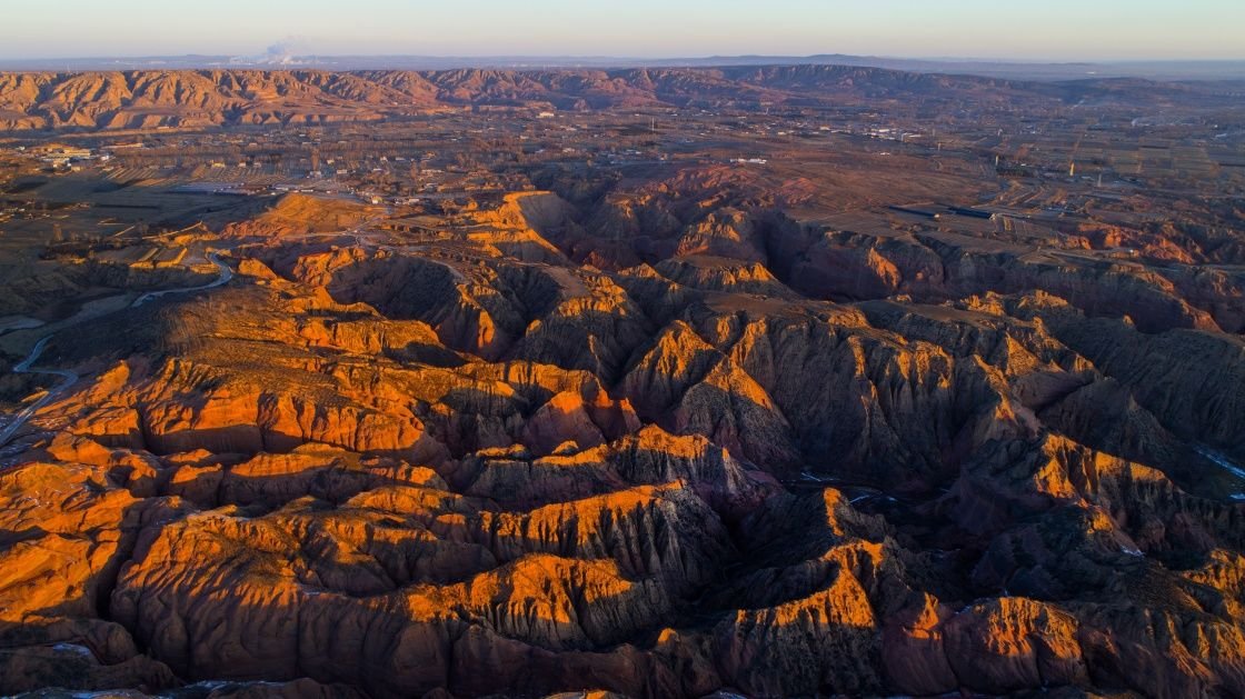 陕西省延安市志丹县一镇发现“螺旋”丹霞地貌，是如何行形成的？