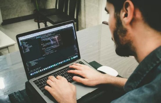 计算机的可编程性指什么？