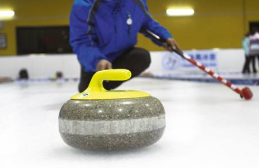 冰壶又称掷冰壶冰上溜石,由什么制成？