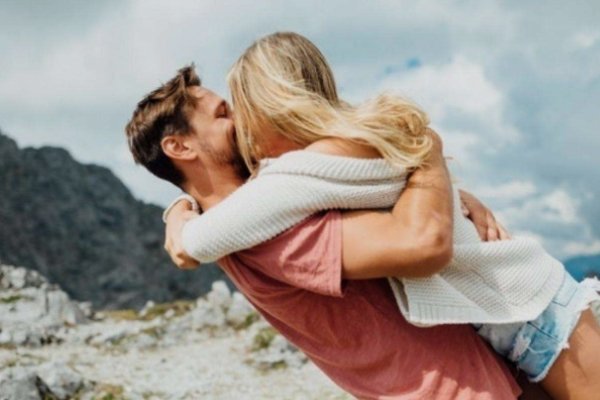 斯人若彩虹 遇上方知有,伊人若湍水,触及方知柔 什么意思