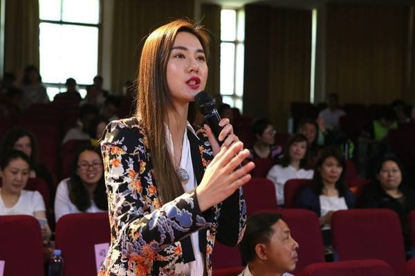 全球音乐中文榜上榜 女主持人 是谁