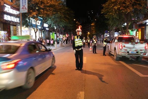 女子醉驾玛莎拉蒂，醉驾和酒驾有何不同？