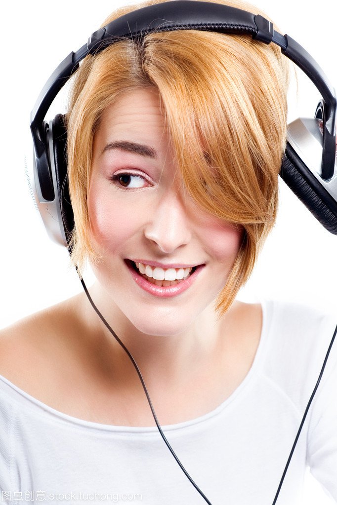 一老人因放音乐声音太大，而被抓走坐牢，英国法律是如何规定的？