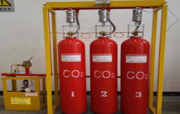 二氧化碳灭火剂主要是靠什么作用来灭火的?