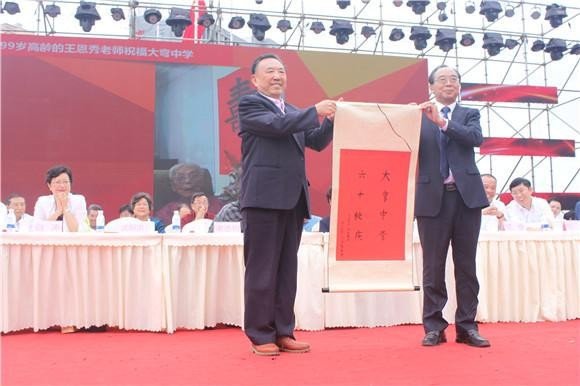 库尔勒有哪些高中、分数线又大概是多少？