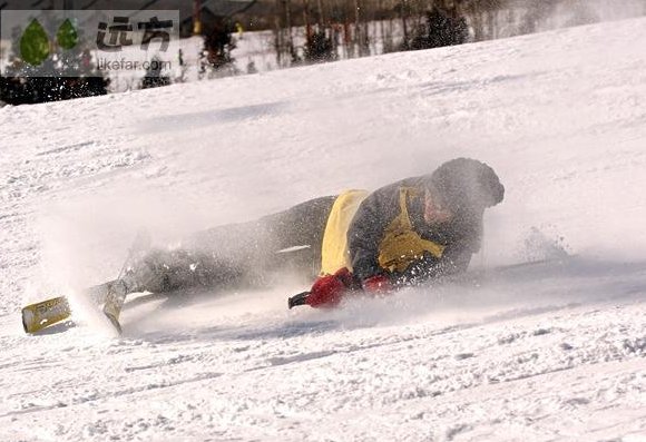 北大女生滑雪意外身亡 的原因？