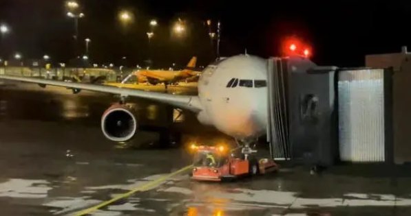 54名中国乘客遭“假阳性”滞留哥本哈根机场，大使馆是否会介入此事？