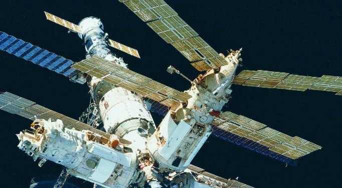 和平号空间站建于那一年，坠毁于那一年？