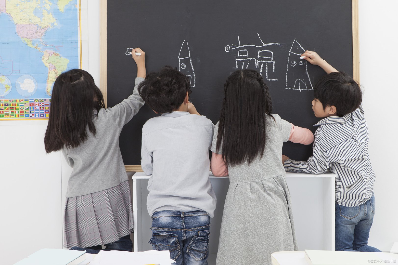 《第五十六号教室的奇迹》说了一位老师什么的故事？