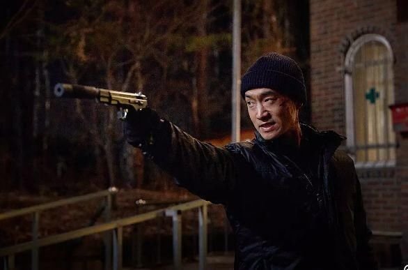 韩国电影《钢铁雨》中的中国外交官，在剧中的表现怎么样？