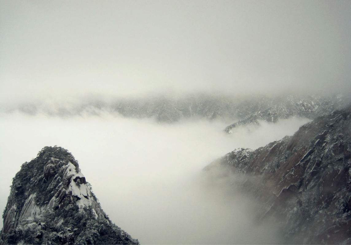 莫为浮云遮望眼，风物长宜放眼量。出自何处？