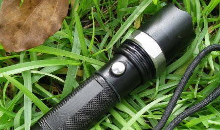 哪个牌子的强光手电筒质量比较好?