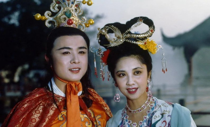 鸳鸯双栖蝶双飞 满园春色惹人醉是什么歌词