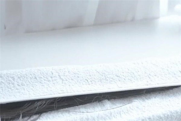 请问假发怎样护理？请指教！谢谢！