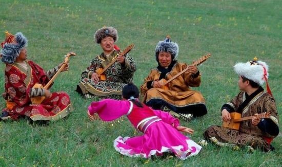 介绍蒙古族(不少于200字》