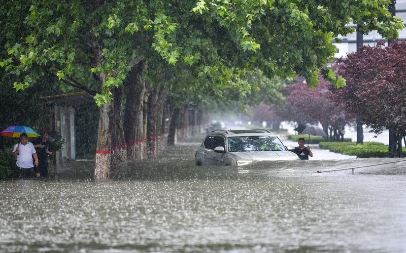 南方四省现特大暴雨，历史最大洪水威胁韶关等地，当地采取了哪些应对措施？