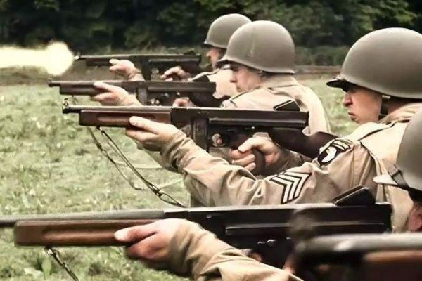 二战期间，抛开其他国家和因素，美国和德国的战斗力到底孰强孰弱？