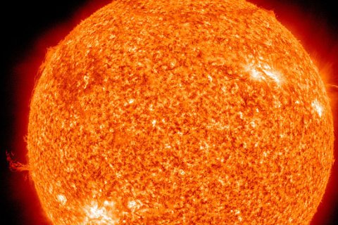 太阳的资料，别超过100字！