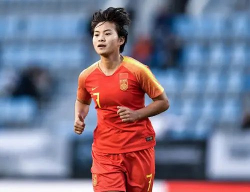 中韩之战的女足队长马君秀出了6块腹肌,这样的女生的三观有多正?