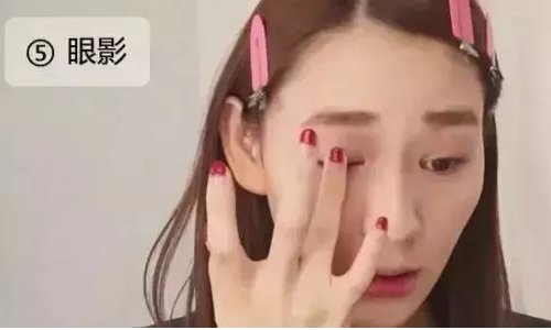 画淡妆的基本步骤是什么?