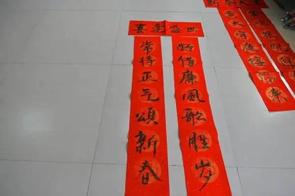 春联是如何判断上下联的？