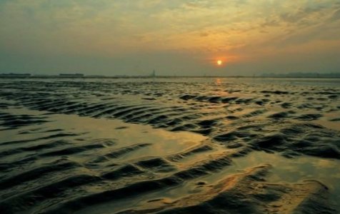 中国岛屿绝大部分分布在什么以南的海域？