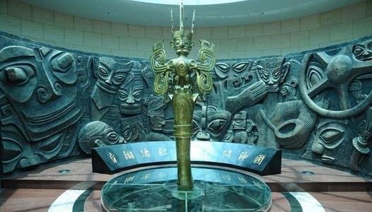 三星堆金面具上发现眉骨和耳洞，这说明了什么？