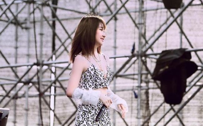 乃万告网友侵犯名誉权为何引发争议？