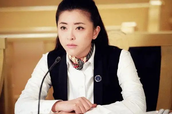 《乘风破浪》吴莫愁、黄小蕾遭到淘汰，她们被淘汰的原因是什么？