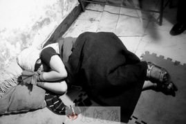 杭州27岁男子绑架11岁男童勒索赎金，其行为在法律中如何定性？