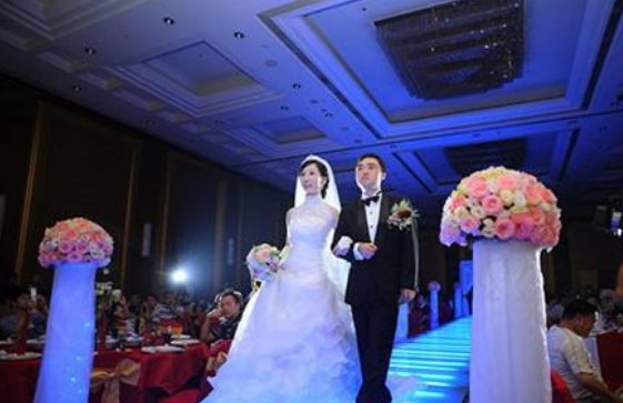 平时没有什么朋友,到结婚的时候没有多少人参加,应该怎么办?