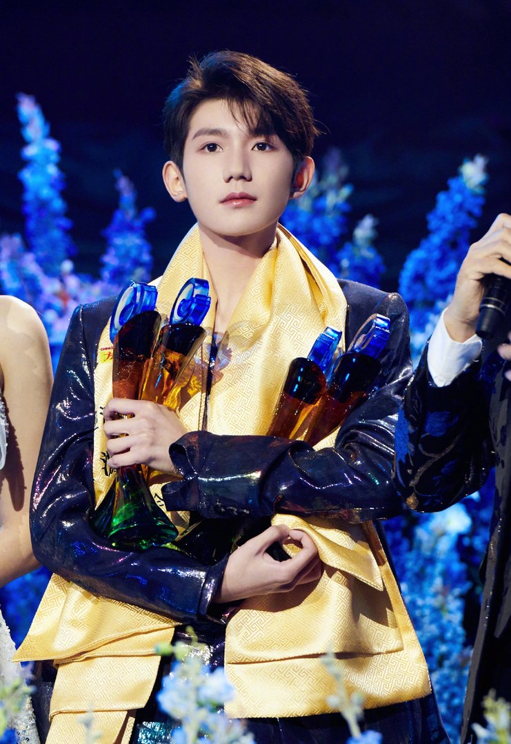 王源连拿四个奖，是哪四个？