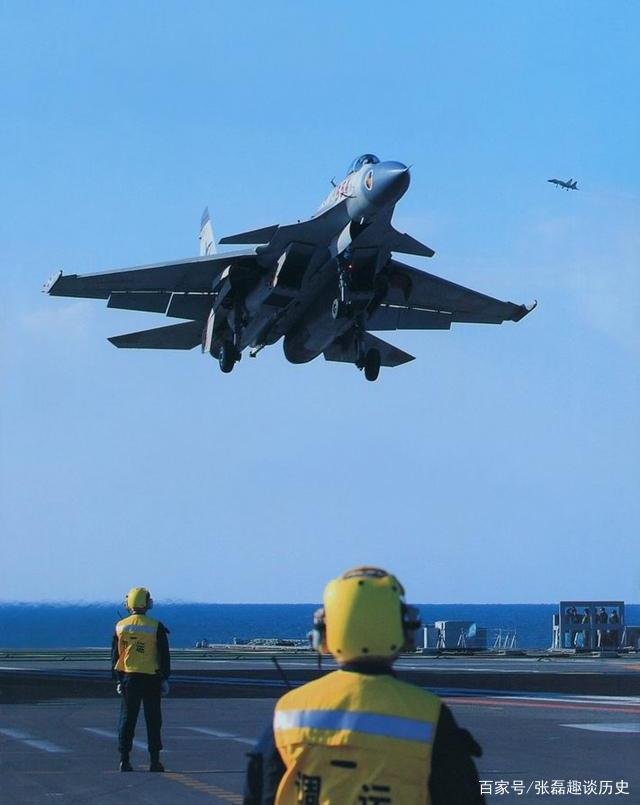 歼-15舰载机带弹着舰意味着什么呢?