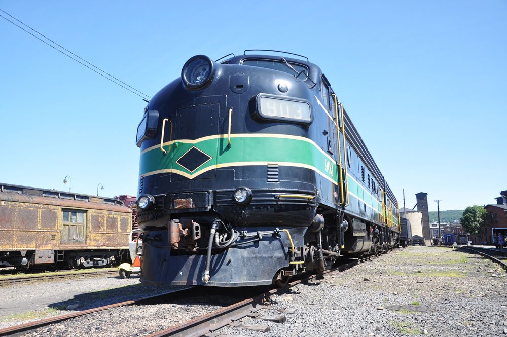 火车票代售点的上班时间是几点到几点？