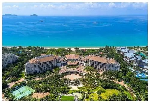 亚龙湾某酒店突发伤人事件，事件是什么原因导致的？