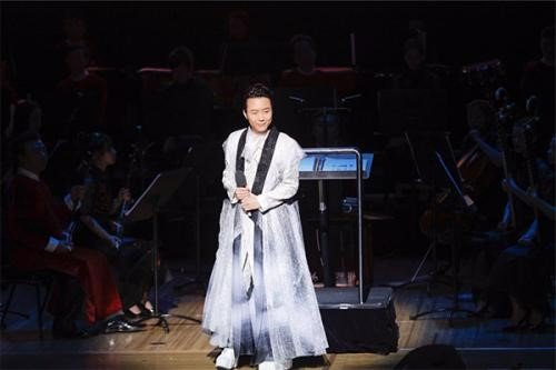 李玉刚最近在舞台发生什么事情了，为何大家纷纷关注？