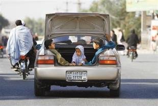 印度首都成群的饥民追赶食品车,印度官方有没有采取相应措施?