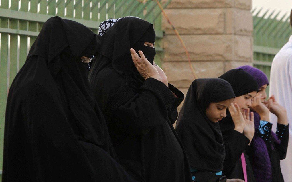 19岁女游客拒搭讪被踹，陌生场合该如何机智拒绝搭讪和骚扰？