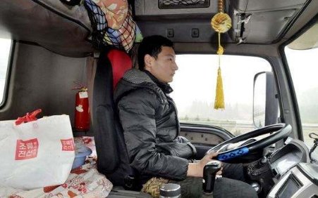 大连一34岁男子下班路上遇车祸不幸殒命,发生车祸的原因是什么?