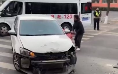 河南焦作一中学门口车祸致多人受伤,车祸发生的原因是什么?