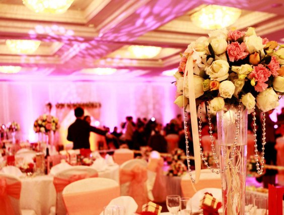 新郎医生在婚礼途中救溺水男童，这体现了什么？