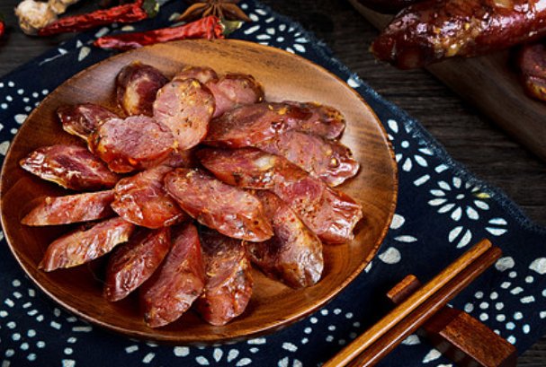 四川达州一大户人家窗外挂满香肠！看到这一幕你最初想到的是什么？