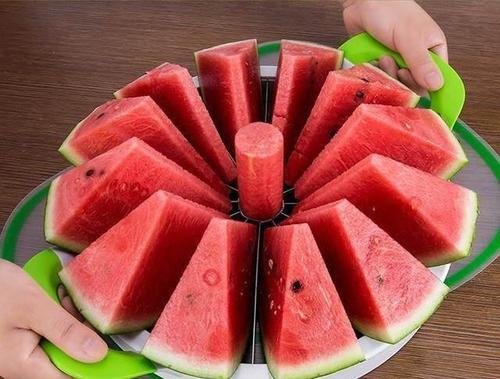 瓜农“520种”心型西瓜送妻子，从瓜农的举动中体现出了什么？